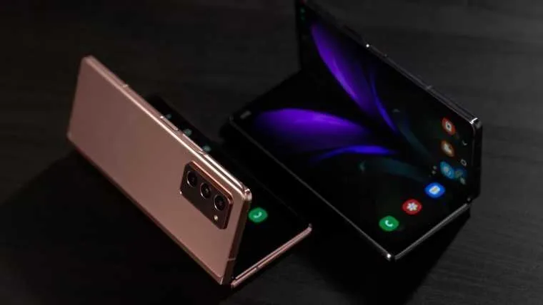1607965326 19 galaxyzfold2 lifestyle image story
