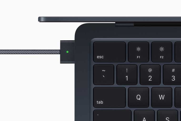 apple wwdc22 macbook air magsafe