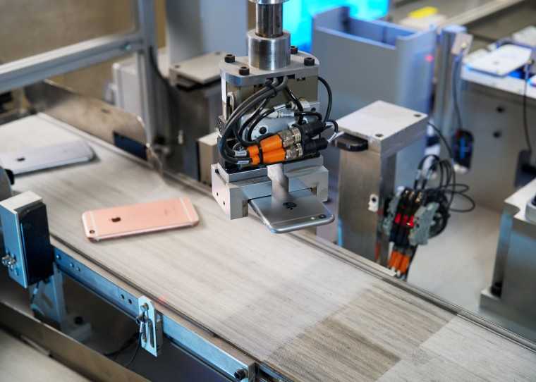 apple recycled materials disassembling process story