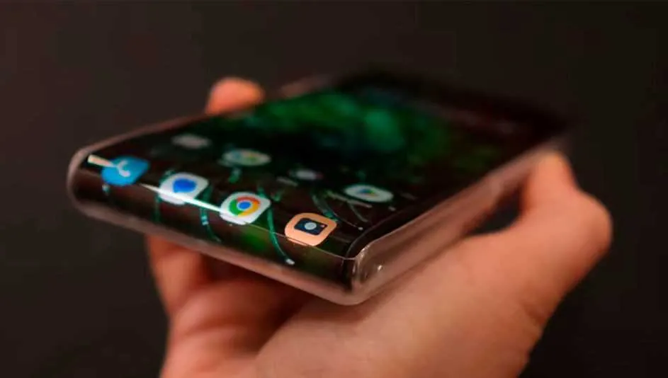 I primi smartphone con schermo arrotolabile potrebbero essere commercializzati già nel 2024 10 schermo arrotolabile