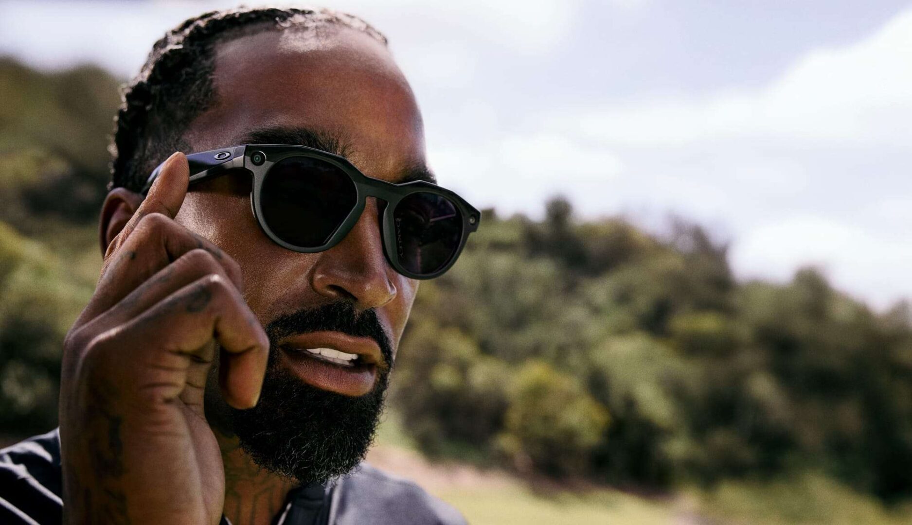 Meta prepara occhiali intelligenti a meno di 750 euro 9 Oakley Meta HSTN JR Smith 2